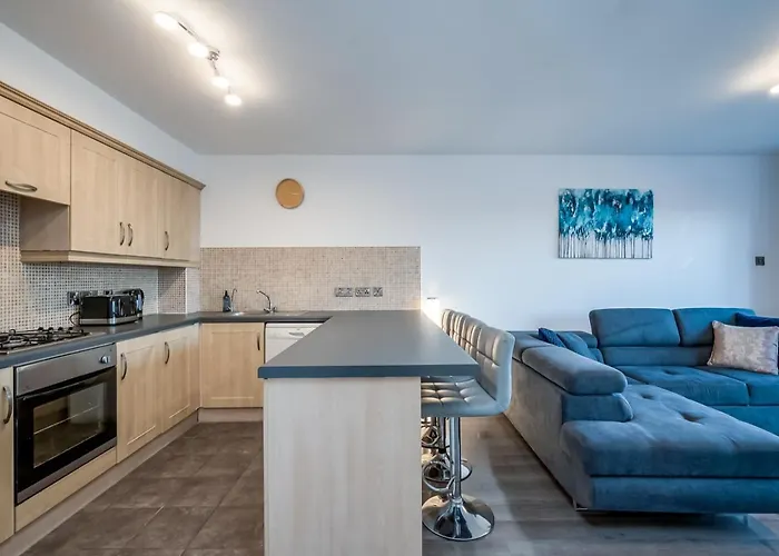 Central Comfort Apt 2 Bed And Balcony