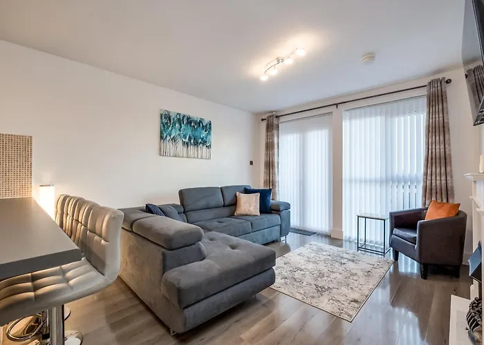 Central Comfort Apt 2 Bed And Balcony
