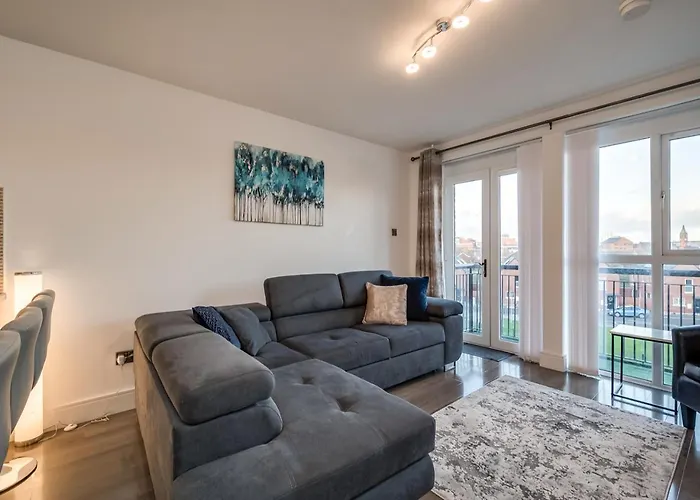 Central Comfort Apt 2 Bed And Balcony